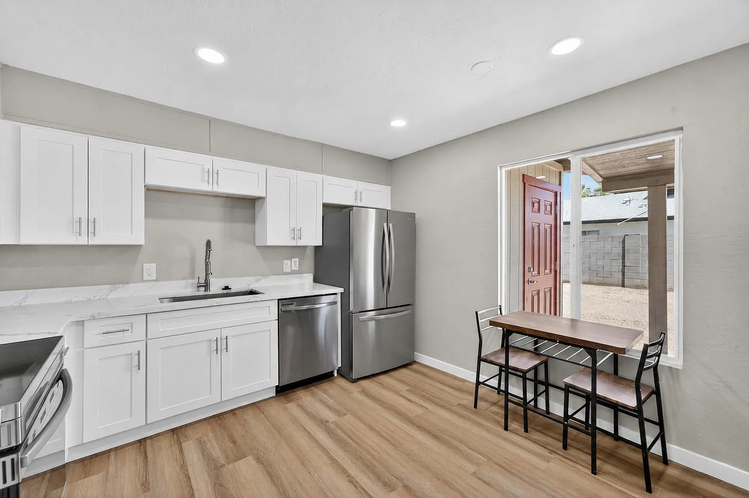 4 bed, 3.0 bath, 2500 sqft, $897 — Photo 4