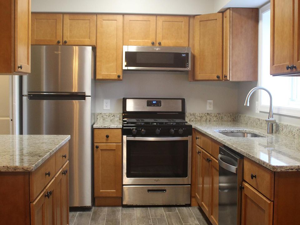1st image of 1128 Valley Dr