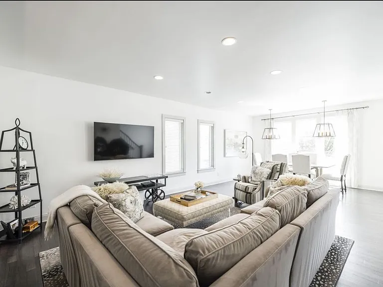 727 Douglas Ave — Photo 3
