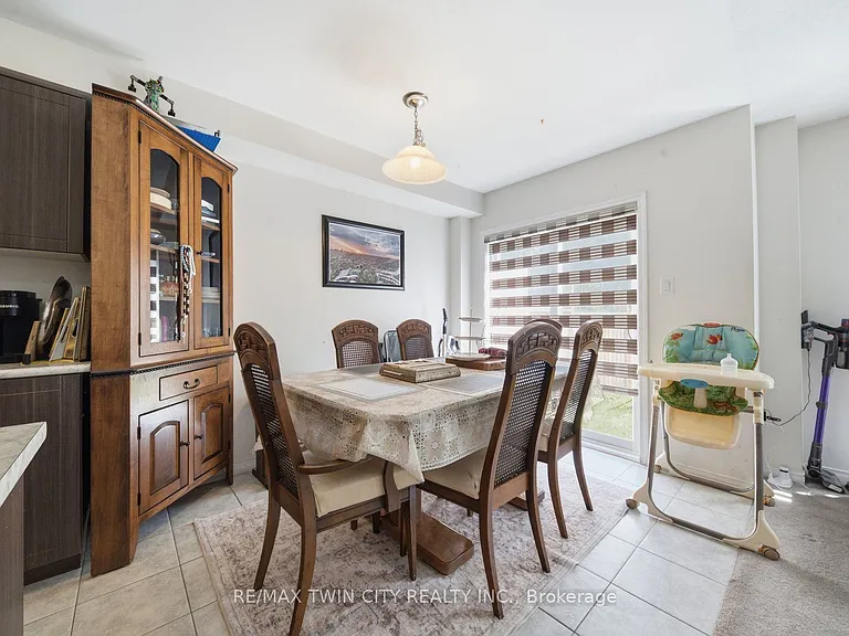 32 Cole Cres — Photo 10