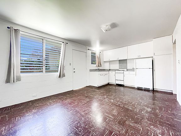 3rd image of 812 Olokele Ave #B
