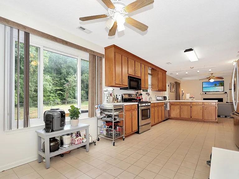 304 Charity Ln — Photo 9