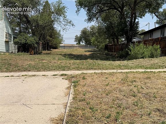 2nd image of 824 E Costilla St
