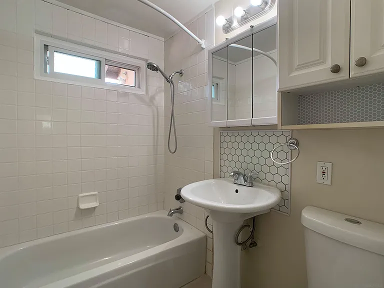 6190 Dixie Dr — Photo 6