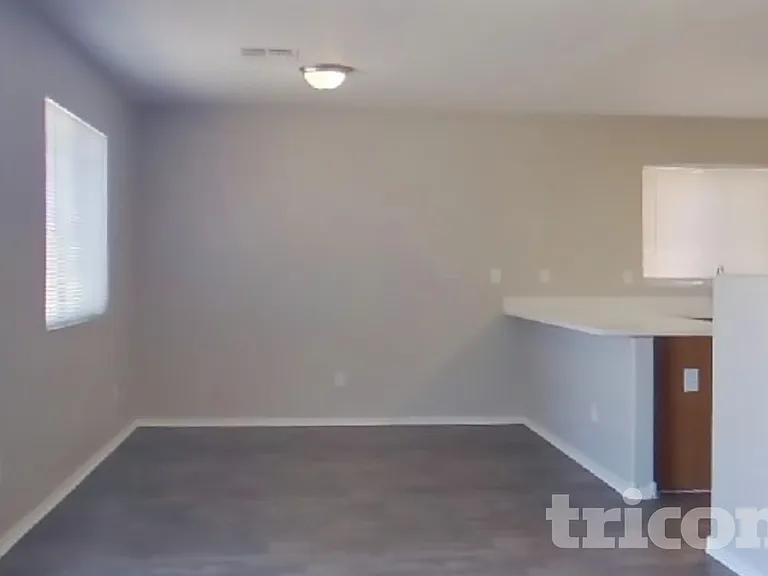 4846 N 113th Dr — Photo 3