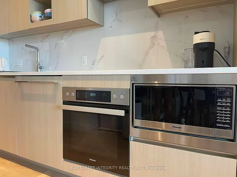 27 McMahon Dr #1203 — Photo 6
