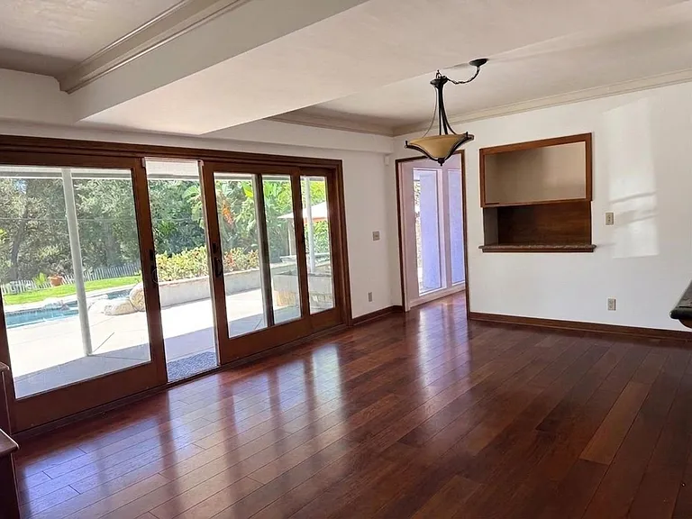 2120 Highland Oaks Dr — Photo 7