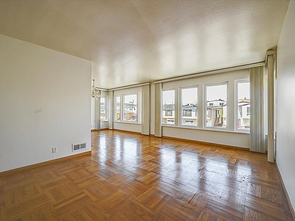 4th image of 287 Saint Francis Blvd