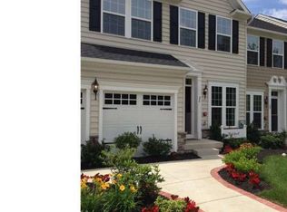 27 Hawkswell Cir, Oreland, PA 19075