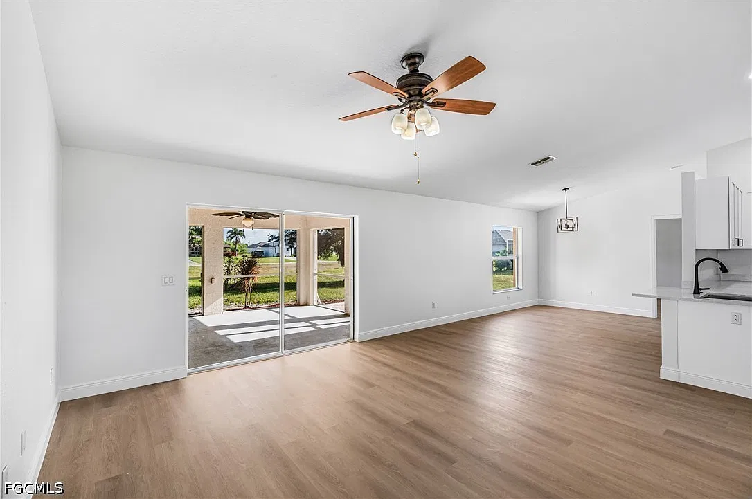 3 bed, 2.0 bath, 1914 sqft, $1,950 — Photo 3