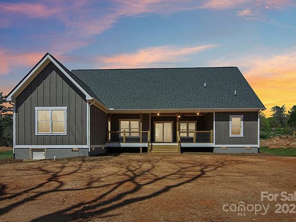 4th image of 40 Haywood Park Dr