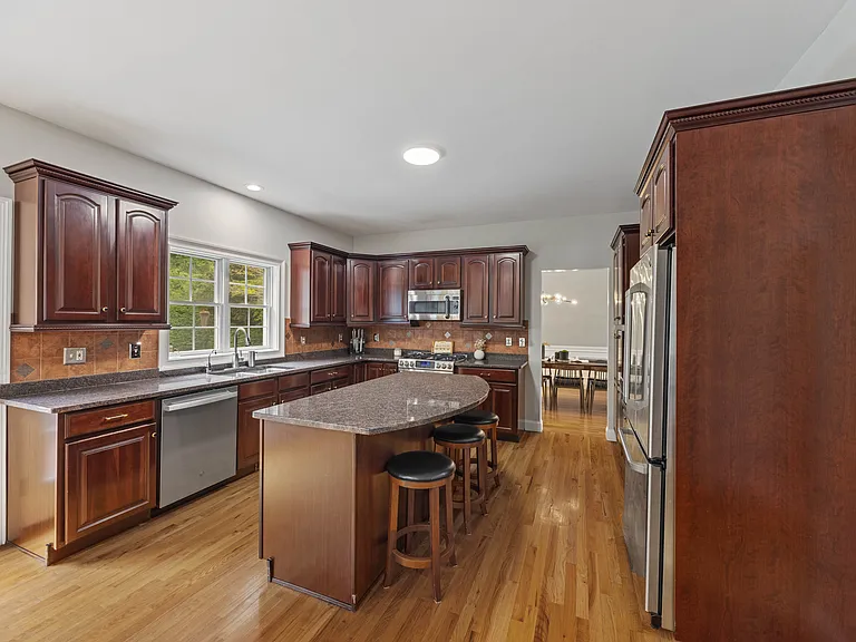 15 W Barrett Hill Rd — Photo 5