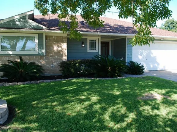 5207 Maple Dr, Baytown, TX 77521