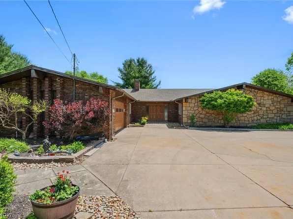 16385 Messenger Rd, Chagrin Falls, OH 44023