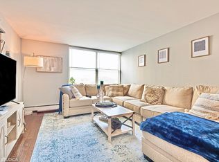 3033 N Sheridan Rd APT 704, Chicago, IL 60657