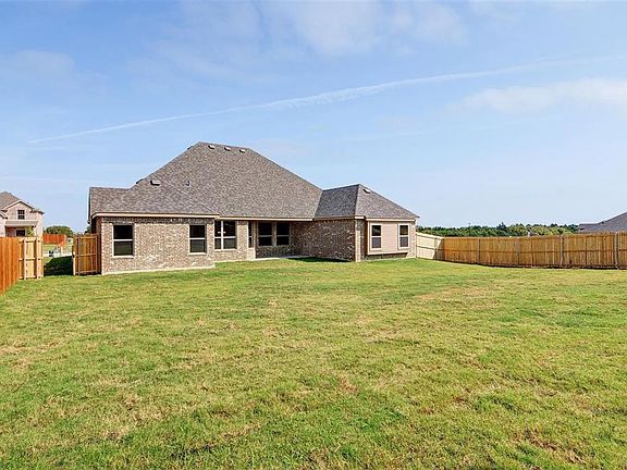 5th image of 218 Hillstone Dr
