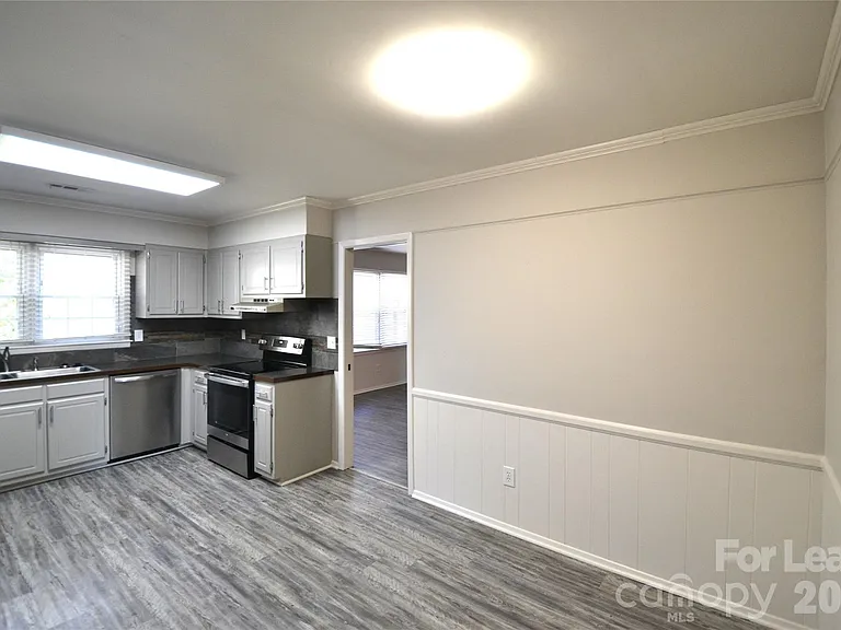 100 Old Farm Ct — Photo 2