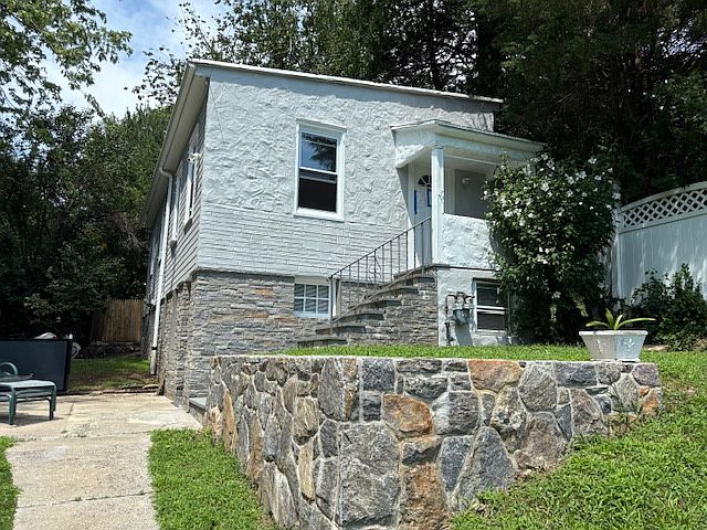 1st image of 27 Bogert Ave