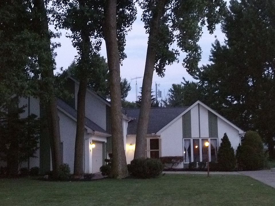 2nd image of 811 Lincoln St
