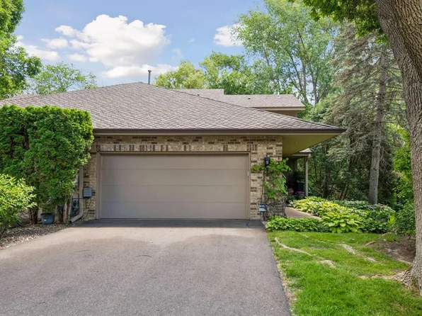 1140 Hollybrook Dr, Wayzata, MN 55391