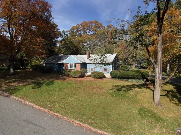8 Addison Pl, Ho-ho-kus, NJ 07423