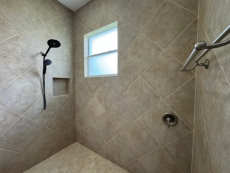 142 Harrington Ct — Photo 11
