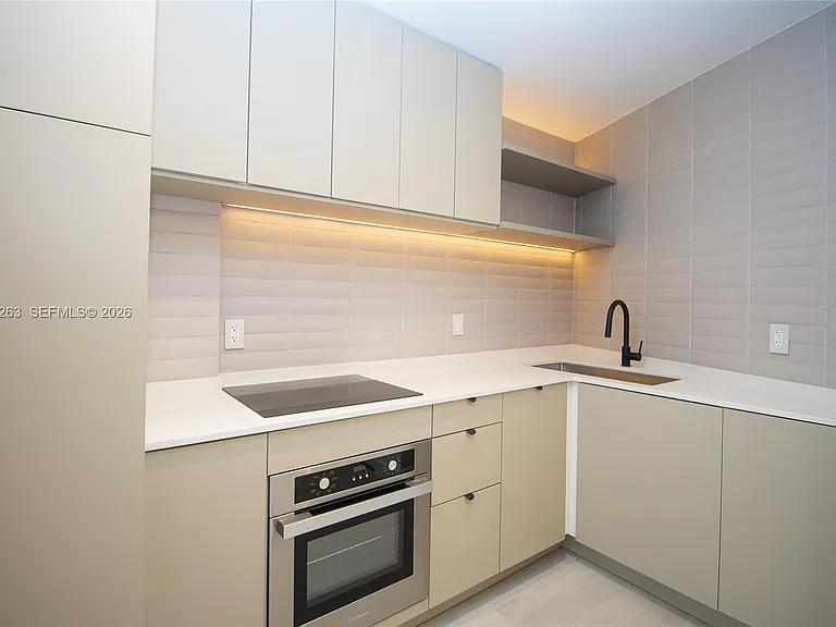 2899 Collins Ave #1422 — Photo 4