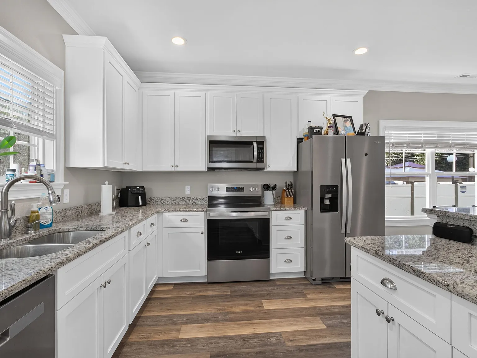 3 bed, 2.5 bath, 1570 sqft, $2,300 — Photo 2