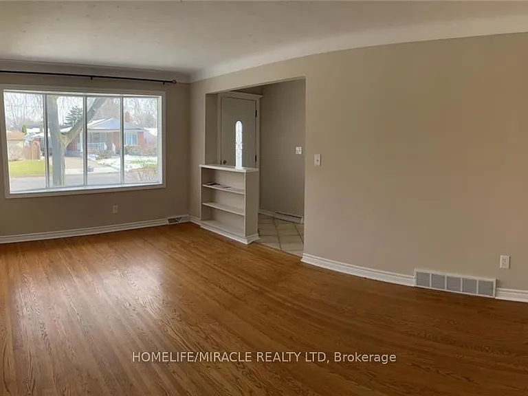 78 Regent Dr — Photo 6