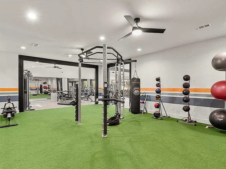 83 Reserve — Photo 15