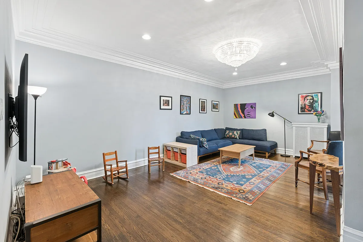 Building Photo - 5840 S Stony Island Ave #3F