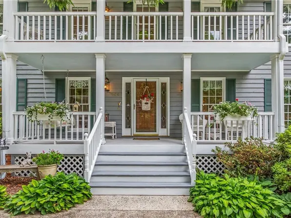 806 McNair Ct, High Point, NC 27265