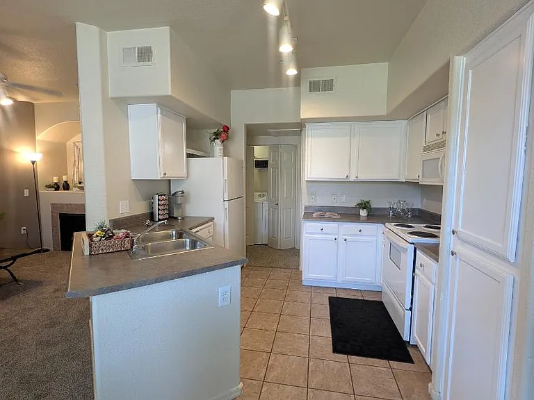 1 bedroom kitchen
