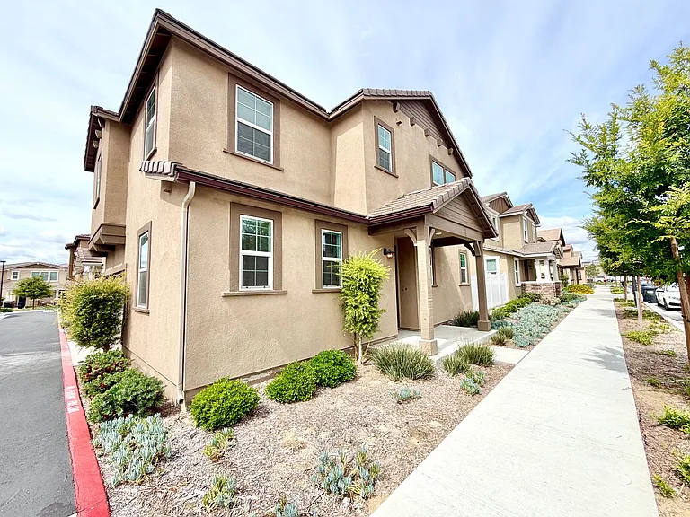 40617 Birchfield Dr — Photo 2