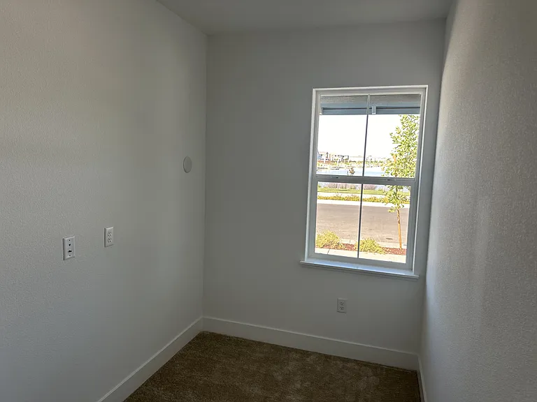 2779 Mulholland Dr — Photo 15