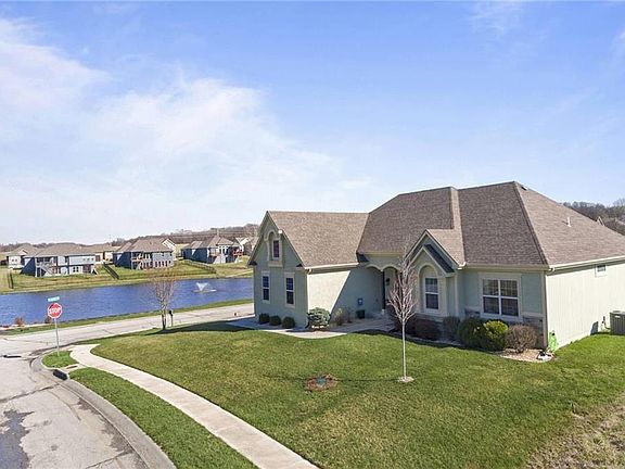 5th image of 1111 SW Winterberry Cir