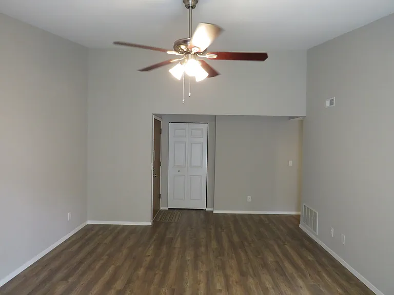 244 Carriage Ct — Photo 7