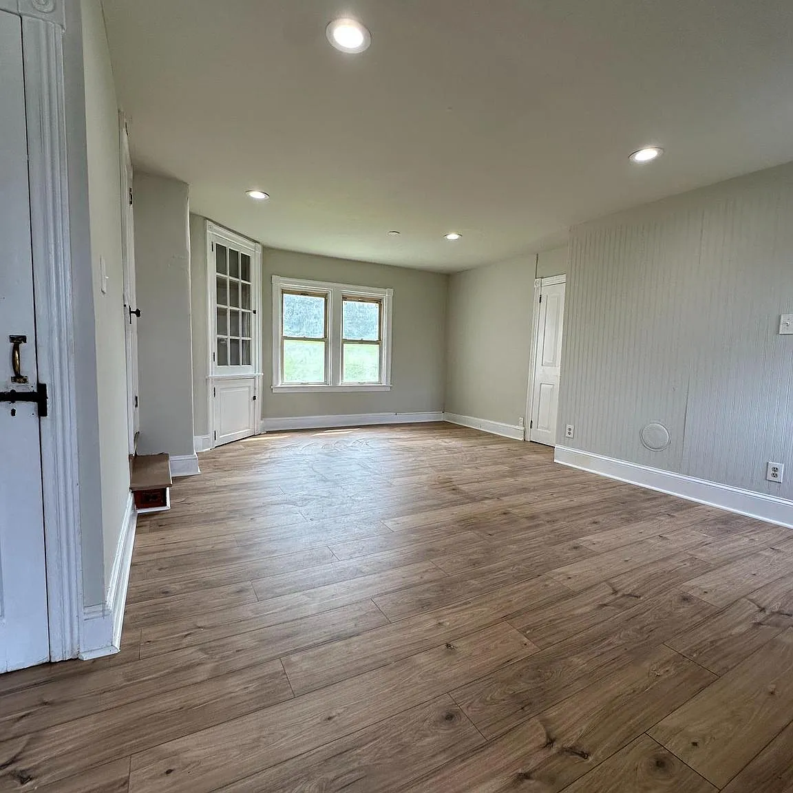 6 bed, 2988 sqft, $3,700 — Photo 2