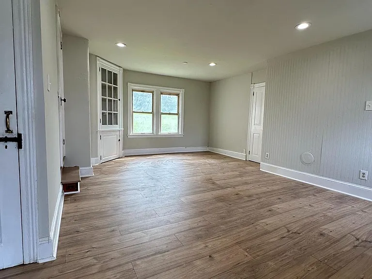 104 S Limekiln Pike — Photo 2