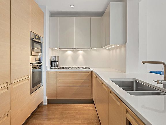 4th image of 255 E 74th St #6F