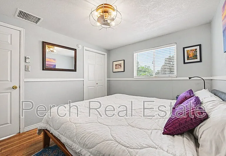 1595 W Maple Ave — Photo 9