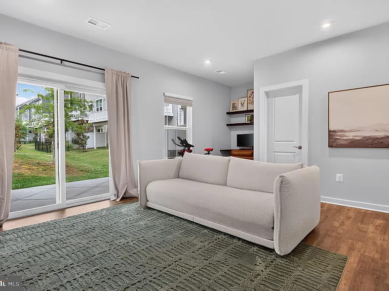 17926 Woods Overlook Dr — Photo 2