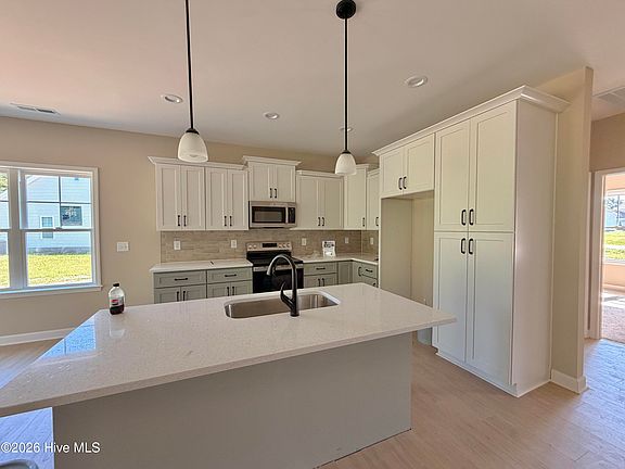 4th image of 3760 Chatsworth Drive