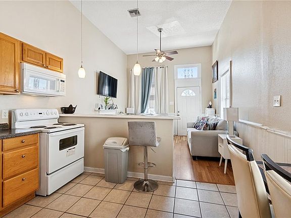 5th image of 2613 Saint Philip St #15