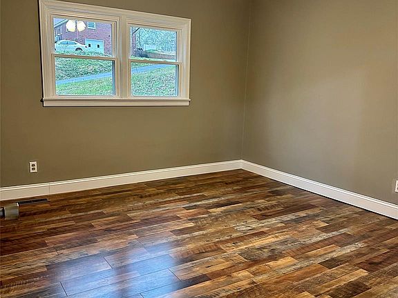 5th image of 804 Westover Ter