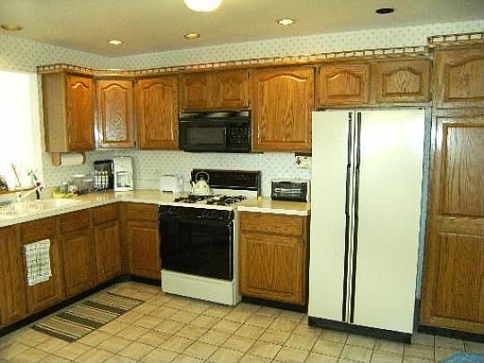 4th image of 18311 Pinewood Ct