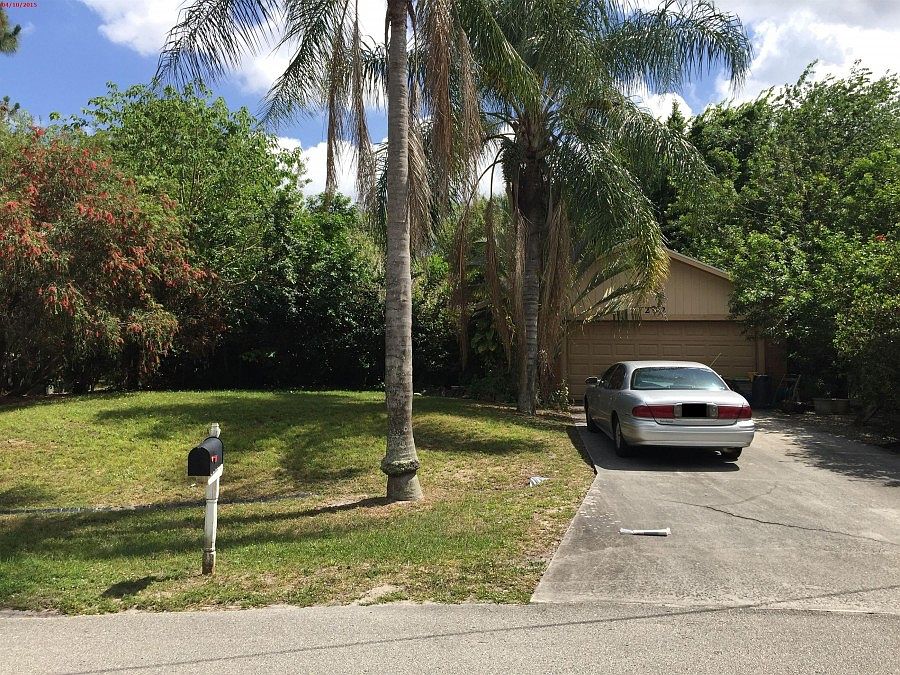 1st image of 1202 SW Emerald Ave