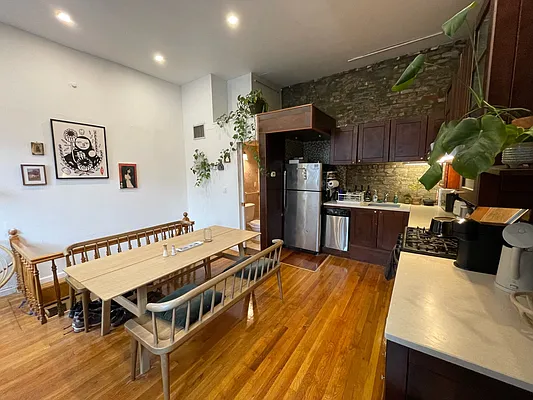 Rented by Bedford Brownstone Realty | media 24