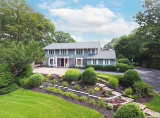 4 Winston Ct, Dix Hills, NY 11746