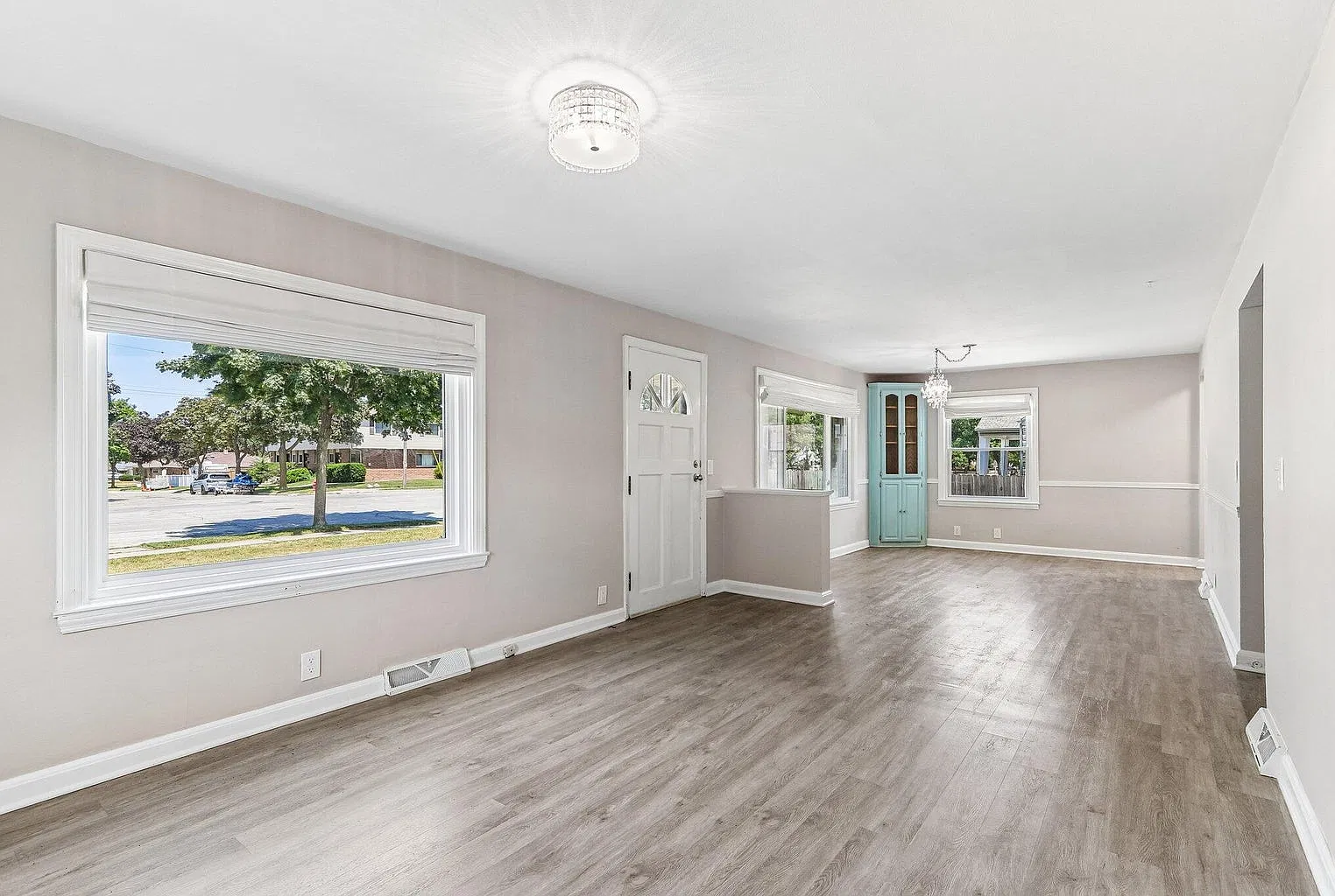 3 bed, 1776 sqft, $2,895 — Photo 2